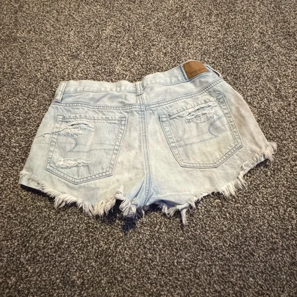 Distressed Light Blue Denim Shorts American Eagle - Picture 2 of 4